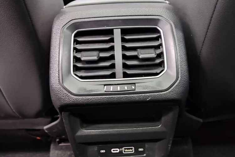 Used Volkswagen Tiguan L 2023 280TSI Automatic Two-Wheel Drive Trendy Innovation Limited Edition Interior 4