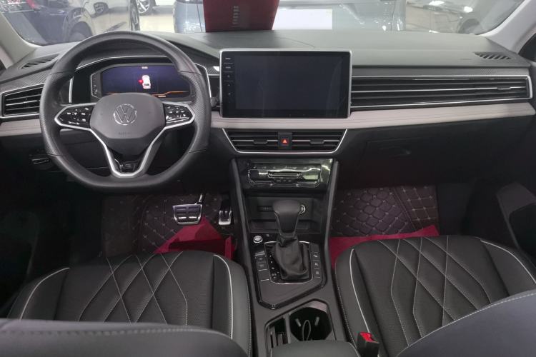 Used Volkswagen Tiguan L 2023 Restyled 330TSI Automatic Two-Wheel Drive R-Line Enhanced Comfort Version Interior 4