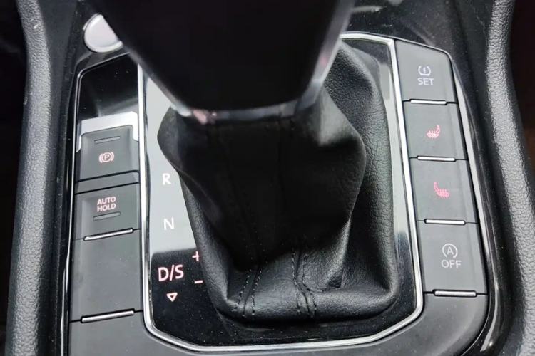 Used Volkswagen Tiguan L 2023 280TSI Automatic Two-Wheel Drive Trendy Innovation Limited Edition Interior 4