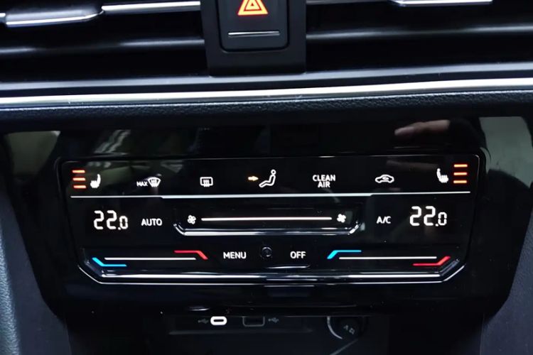 Used Volkswagen Tiguan L 2023 280TSI Automatic Two-Wheel Drive Trendy Innovation Limited Edition Interior 4