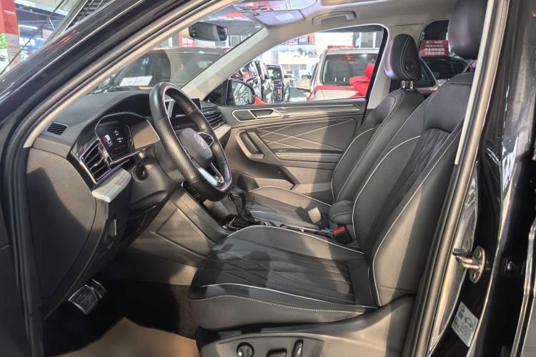 Used Volkswagen Tiguan L 2023 330TSI Automatic Two-Wheel Drive R-Line Enjoyment Edition Interior 4
