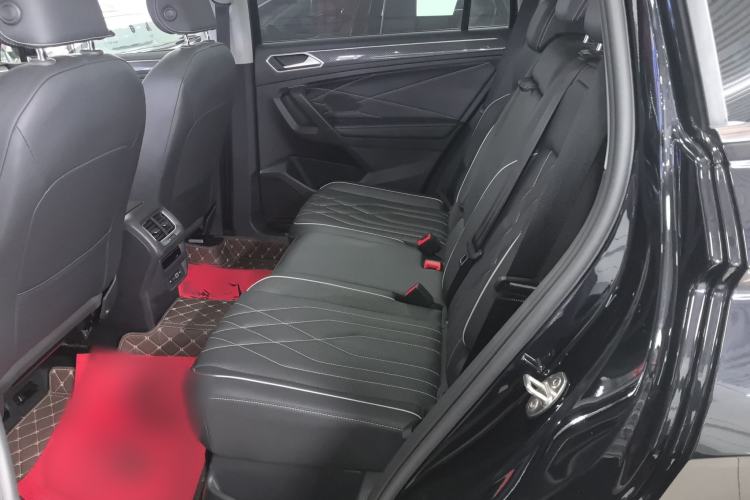 Used Volkswagen Tiguan L 2023 Restyled 330TSI Automatic Two-Wheel Drive R-Line Enhanced Comfort Version Interior 5