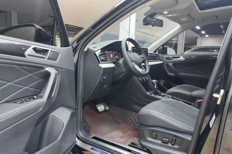 Used Volkswagen Tiguan L 2023 280TSI Automatic Two-Wheel Drive Trendy Innovation Limited Edition Interior 5