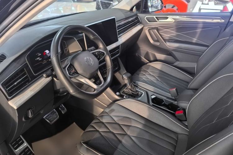 Used Volkswagen Tiguan L 2023 330TSI Automatic Two-Wheel Drive R-Line Enjoyment Edition Interior 5