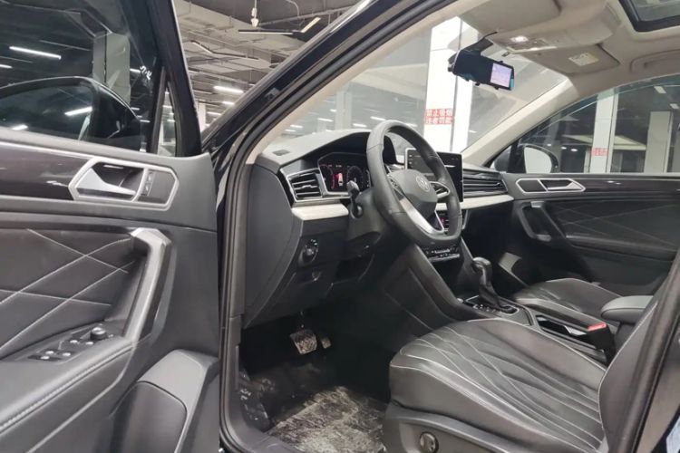 Used Volkswagen Tiguan L 2023 280TSI Automatic Two-Wheel Drive Trendy Innovation Limited Edition Interior 6