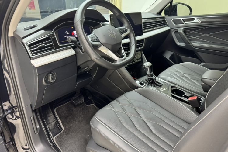 Used Volkswagen Tiguan L 2023 Revised Version 330TSI Automatic Two-Wheel Drive Smart Enjoyment Edition Interior 6