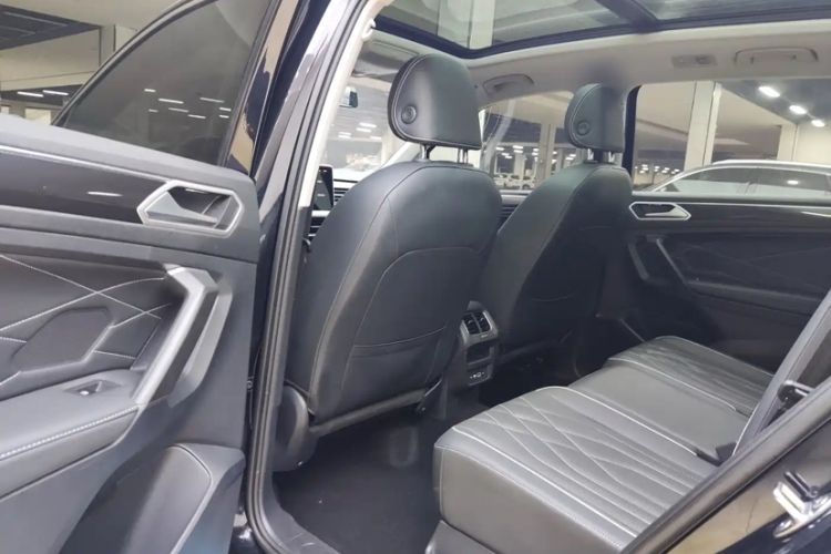 Used Volkswagen Tiguan L 2023 280TSI Automatic Two-Wheel Drive Trendy Innovation Limited Edition Interior 6