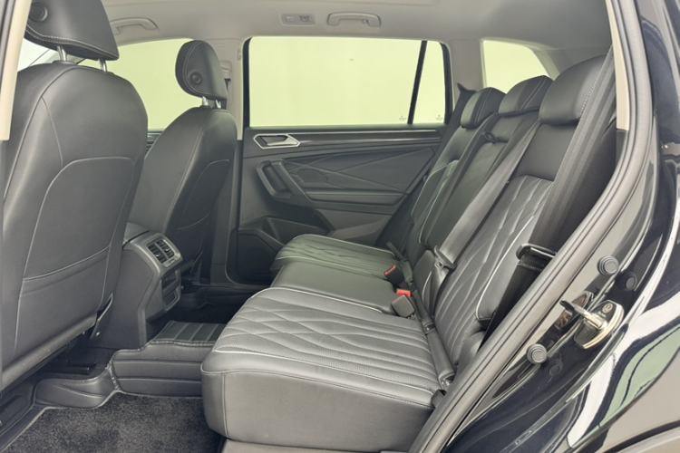 Used Volkswagen Tiguan L 2023 Revised Version 330TSI Automatic Two-Wheel Drive Smart Enjoyment Edition Interior 7