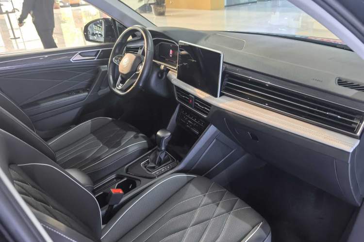 Used Volkswagen Tiguan L 2023 330TSI Automatic Two-Wheel Drive R-Line Enjoyment Edition Interior 7