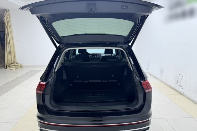 Used Volkswagen Tiguan L 2023 Revised Version 330TSI Automatic Two-Wheel Drive Smart Enjoyment Edition Interior 8