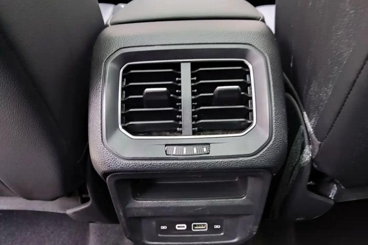 Used Volkswagen Tiguan L 2023 280TSI Automatic Two-Wheel Drive Trendy Innovation Limited Edition Interior 8