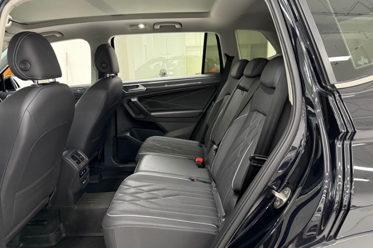 Used Volkswagen Tiguan L 2023 Restyled 330TSI Automatic Two-Wheel Drive R-Line Enhanced Comfort Version Interior 8