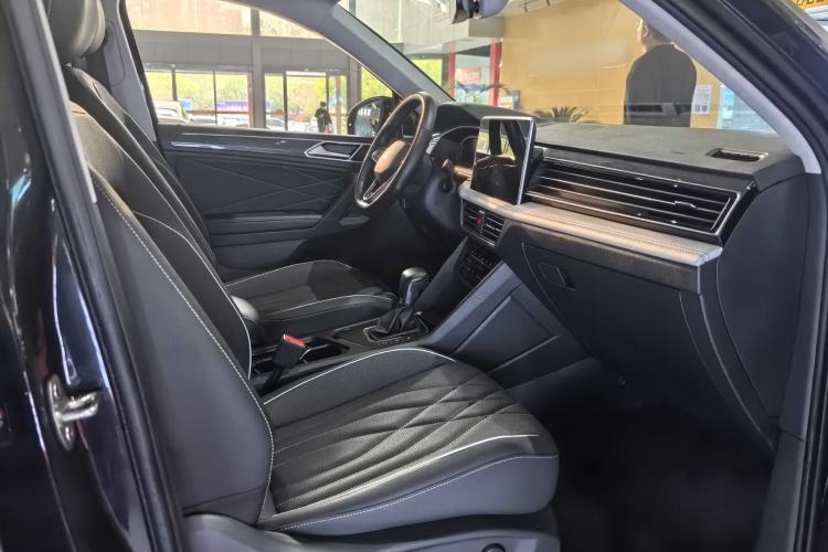 Used Volkswagen Tiguan L 2023 330TSI Automatic Two-Wheel Drive R-Line Enjoyment Edition Interior 8
