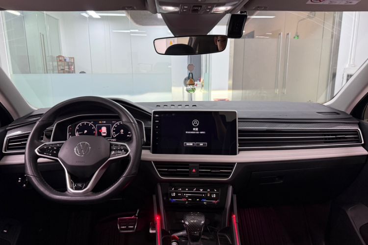 Used Volkswagen Tiguan L 2023 Restyled 330TSI Automatic Two-Wheel Drive R-Line Enhanced Comfort Version Interior 9