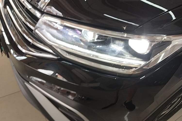 Used Volkswagen Tiguan L 2023 330TSI Automatic Two-Wheel Drive Smart Edition Left Front Headlight