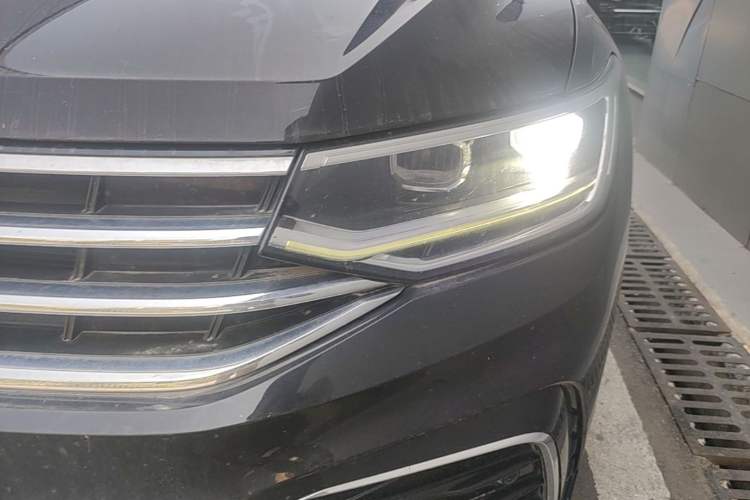 Used Volkswagen Tiguan L 2023 380TSI Automatic All-Wheel Drive R-Line Enhanced 7-Seater Left Front Headlight
