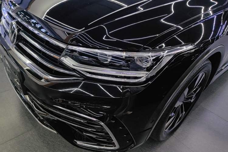 Used Volkswagen Tiguan L 2023 Restyled 330TSI Automatic Two-Wheel Drive R-Line Enhanced Comfort Version Left Front Headlight