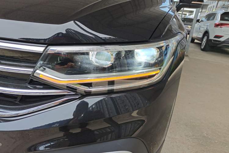 Used Volkswagen Tiguan L 2023 Revised Version 330TSI Automatic Two-Wheel Drive Smart Enjoyment Edition Left Front Headlight