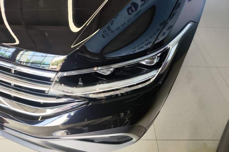 Used Volkswagen Tiguan L 2023 Revised Version 330TSI Automatic Two-Wheel Drive Smart Enjoyment Edition Left Front Headlight
