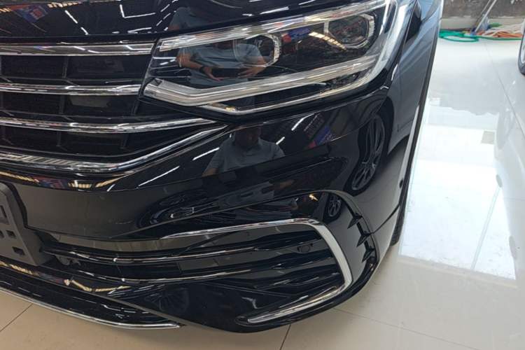 Used Volkswagen Tiguan L 2023 Restyled 330TSI Automatic Two-Wheel Drive R-Line Enhanced Comfort Version Left Front Headlight