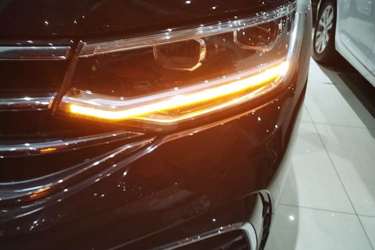 Used Volkswagen Tiguan L 2023 330TSI Automatic Two-Wheel Drive R-Line Enjoyment Edition Left Front Headlight