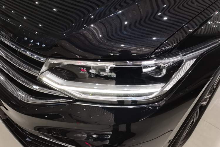 Used Volkswagen Tiguan L 2023 Restyled 330TSI Automatic Two-Wheel Drive R-Line Enhanced Comfort Version Left Front Headlight