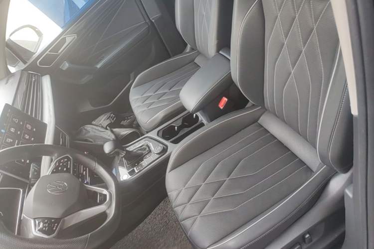Used Volkswagen Tiguan L 2023 380TSI Automatic All-Wheel Drive R-Line Enhanced 7-Seater Left Front Seat