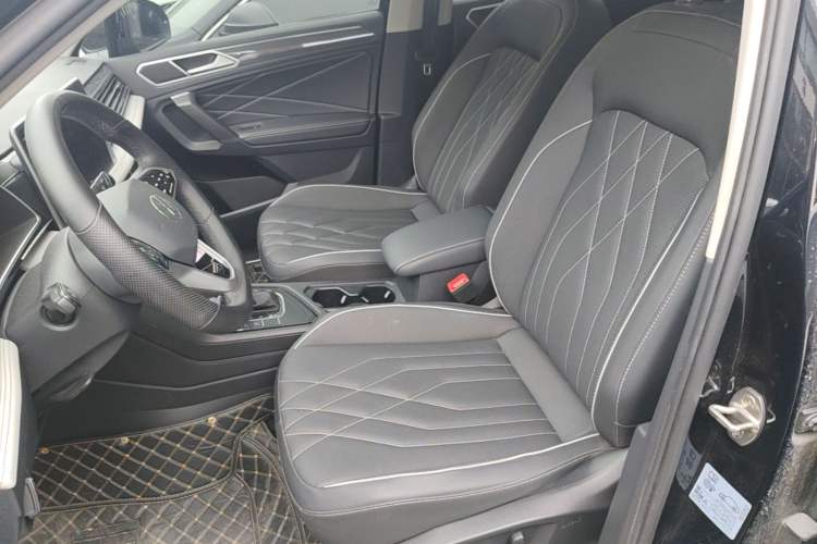 Used Volkswagen Tiguan L 2023 330TSI Automatic Two-Wheel Drive R-Line Enjoyment Edition Left Front Seat