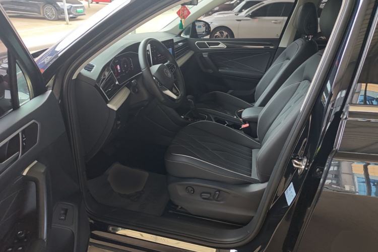 Used Volkswagen Tiguan L 2023 Revised Version 330TSI Automatic Two-Wheel Drive Smart Enjoyment Edition Left Front Seat