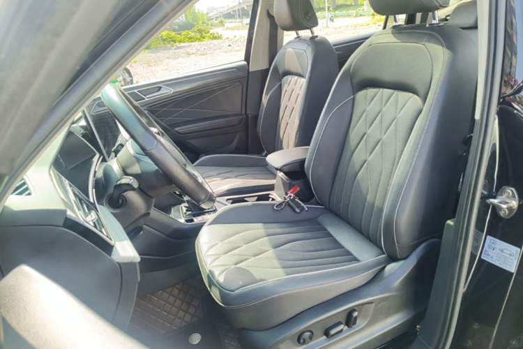 Used Volkswagen Tiguan L 2023 330TSI Automatic Two-Wheel Drive R-Line Enjoyment Edition Left Front Seat