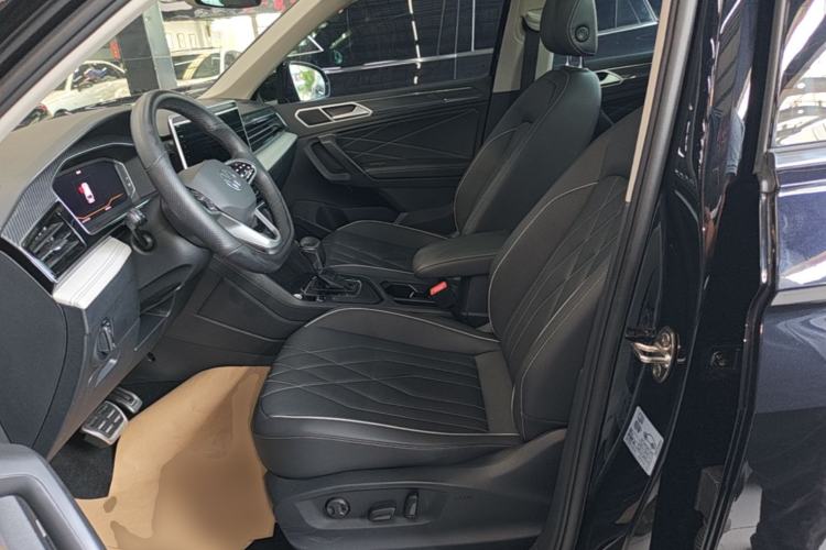 Used Volkswagen Tiguan L 2023 Restyled 330TSI Automatic Two-Wheel Drive R-Line Enhanced Comfort Version Left Front Seat