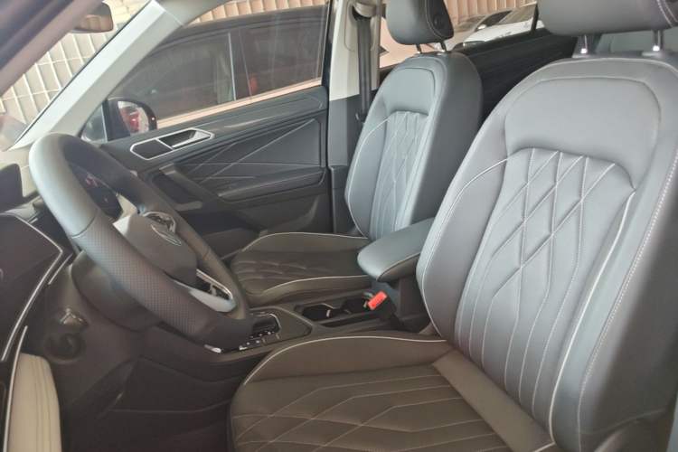 Used Volkswagen Tiguan L 2023 Restyled 330TSI Automatic Two-Wheel Drive R-Line Enhanced Comfort Version Left Front Seat