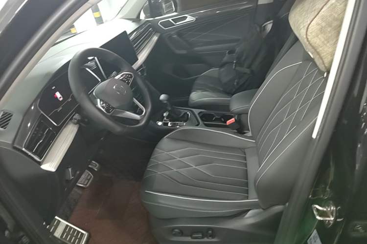Used Volkswagen Tiguan L 2023 330TSI Automatic Two-Wheel Drive R-Line Enjoyment Edition Left Front Seat