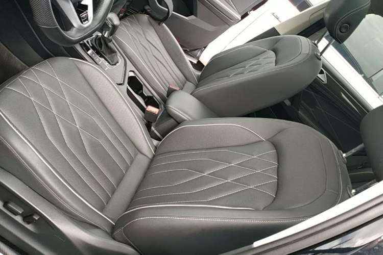 Used Volkswagen Tiguan L 2023 330TSI Automatic Two-Wheel Drive R-Line Enjoyment Edition Left Front Seat