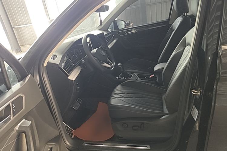 Used Volkswagen Tiguan L 2023 Restyled 330TSI Automatic Two-Wheel Drive R-Line Enhanced Comfort Version Left Front Seat