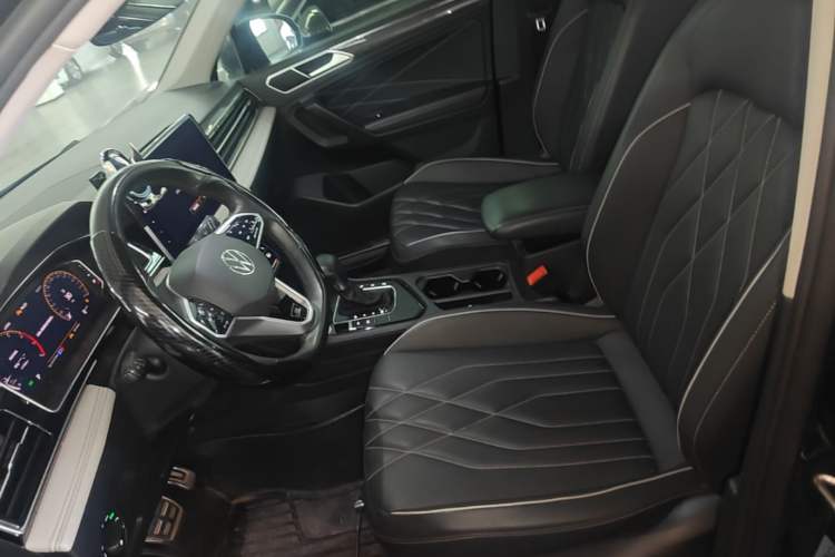 Used Volkswagen Tiguan L 2023 Restyled 330TSI Automatic Two-Wheel Drive R-Line Enhanced Comfort Version Left Front Seat