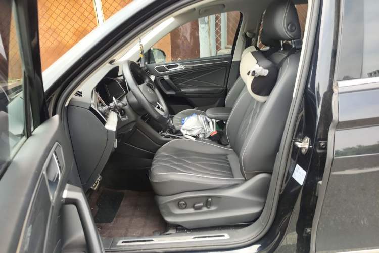 Used Volkswagen Tiguan L 2023 330TSI Automatic Two-Wheel Drive R-Line Enjoyment Edition Left Front Seat