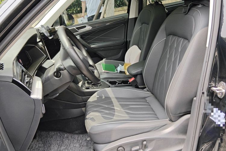 Used Volkswagen Tiguan L 2023 Restyled 330TSI Automatic Two-Wheel Drive R-Line Enhanced Comfort Version Left Front Seat