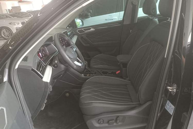 Used Volkswagen Tiguan L 2023 Restyled 330TSI Automatic Two-Wheel Drive R-Line Enhanced Comfort Version Left Front Seat