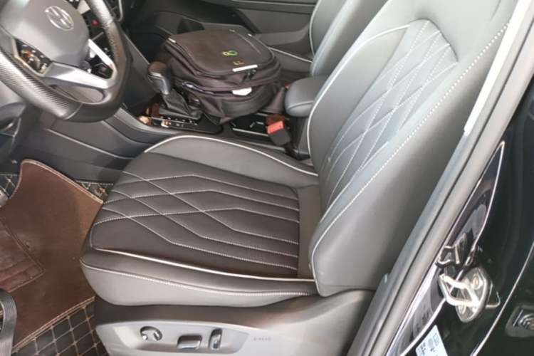 Used Volkswagen Tiguan L 2023 330TSI Automatic Two-Wheel Drive R-Line Enjoyment Edition Left Front Seat