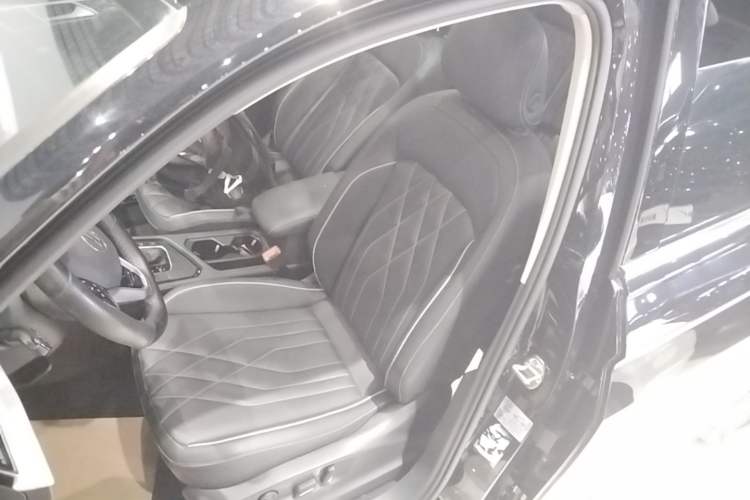 Used Volkswagen Tiguan L 2023 330TSI Automatic Two-Wheel Drive R-Line Enjoyment Edition Left Front Seat