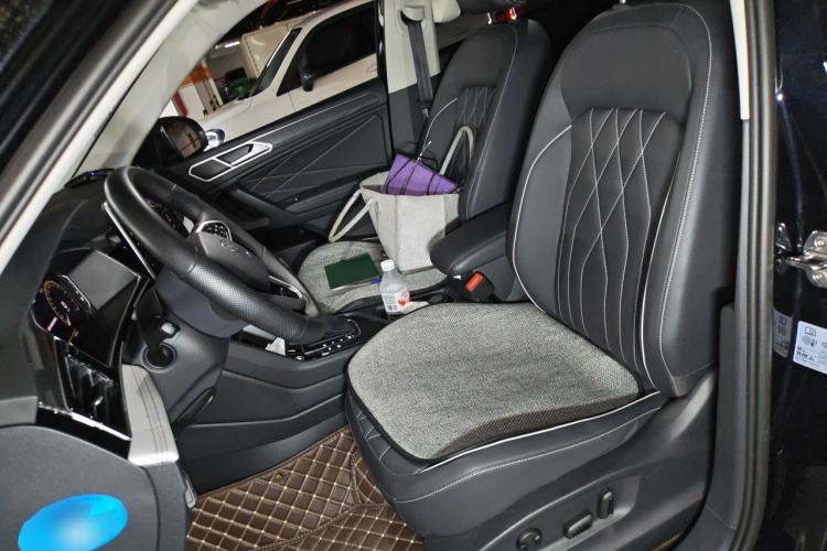 Used Volkswagen Tiguan L 2023 Restyled 330TSI Automatic Two-Wheel Drive R-Line Enhanced Comfort Version Left Front Seat