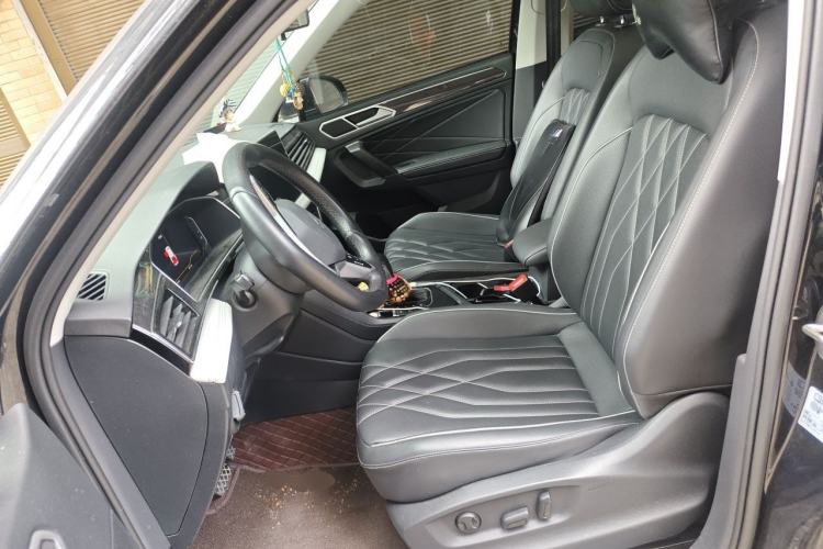 Used Volkswagen Tiguan L 2023 280TSI Automatic Two-Wheel Drive Trendy Innovation Limited Edition Left Front Seat