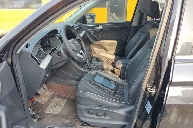 Used Volkswagen Tiguan L 2023 Restyled 330TSI Automatic Two-Wheel Drive R-Line Enhanced Comfort Version Left Front Seat