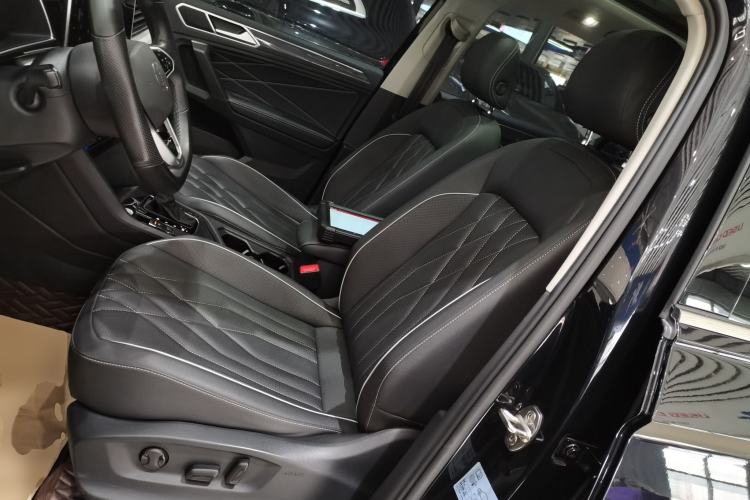 Used Volkswagen Tiguan L 2023 Restyled 330TSI Automatic Two-Wheel Drive R-Line Enhanced Comfort Version Left Front Seat