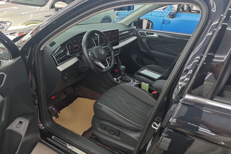 Used Volkswagen Tiguan L 2023 Revised Version 330TSI Automatic Two-Wheel Drive Smart Enjoyment Edition Left Front Seat