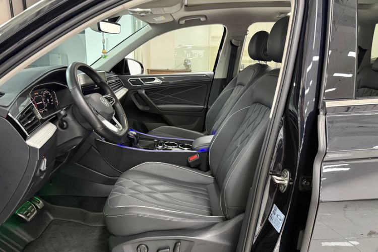 Used Volkswagen Tiguan L 2023 Restyled 330TSI Automatic Two-Wheel Drive R-Line Enhanced Comfort Version Left Front Seat