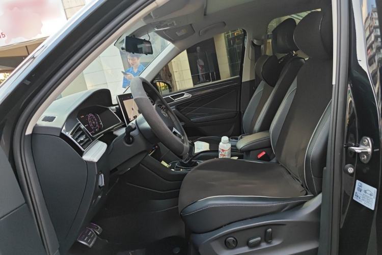 Used Volkswagen Tiguan L 2023 Restyled 330TSI Automatic Two-Wheel Drive R-Line Enhanced Comfort Version Left Front Seat