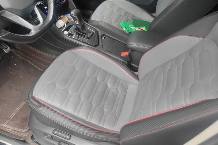 Used Volkswagen Tiguan L 2023 Restyled 330TSI Automatic Two-Wheel Drive R-Line Flagship Edition Left Front Seat