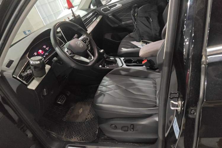 Used Volkswagen Tiguan L 2023 330TSI Automatic Two-Wheel Drive R-Line Enjoyment Edition Left Front Seat